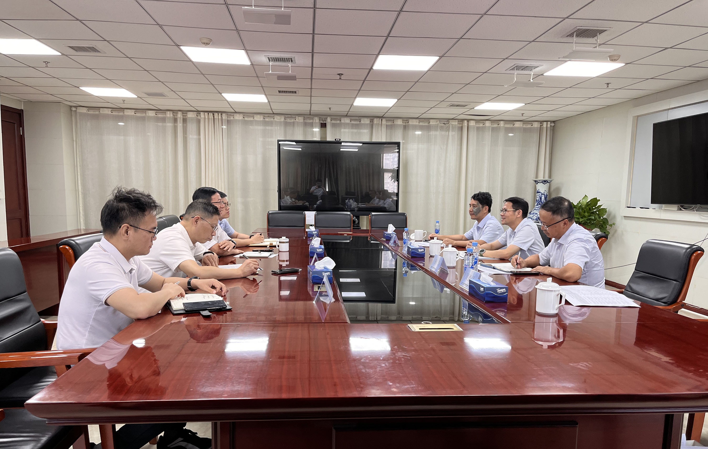 雷軍榮一行前往東方資產(chǎn)江西分公司拜訪(fǎng)交流